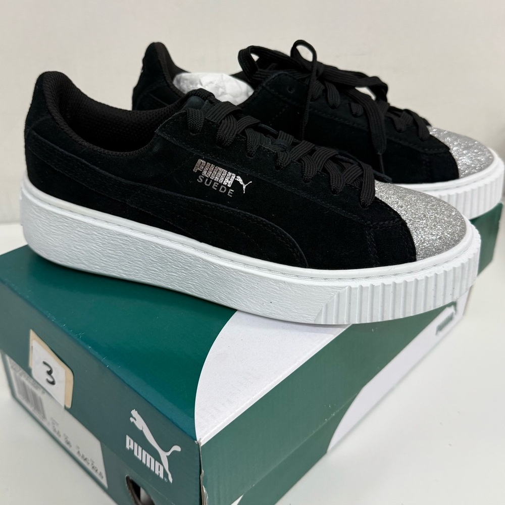 NWT PUMA Suede Platform Glam Jr - Black and Silver Platform Size : 6C / 4.5C